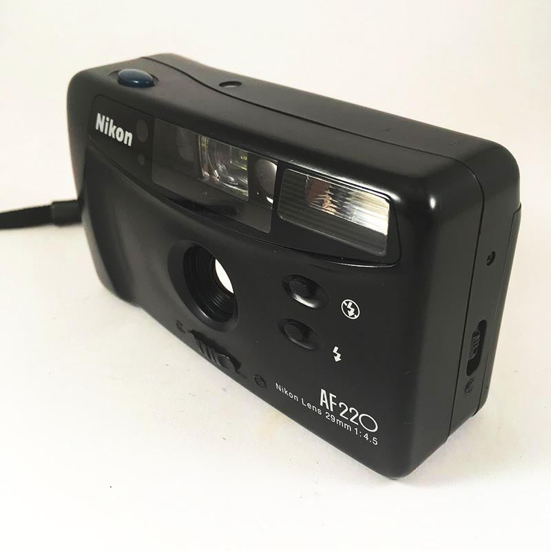 Nikon AF 220 29mm 4.5