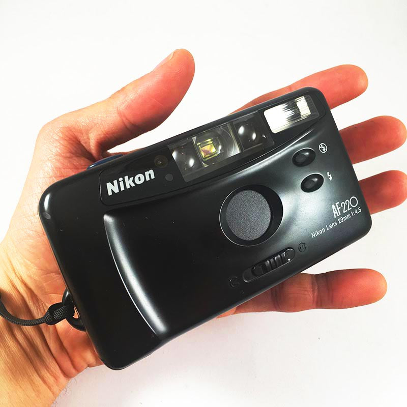 Nikon AF 220 29mm 4.5