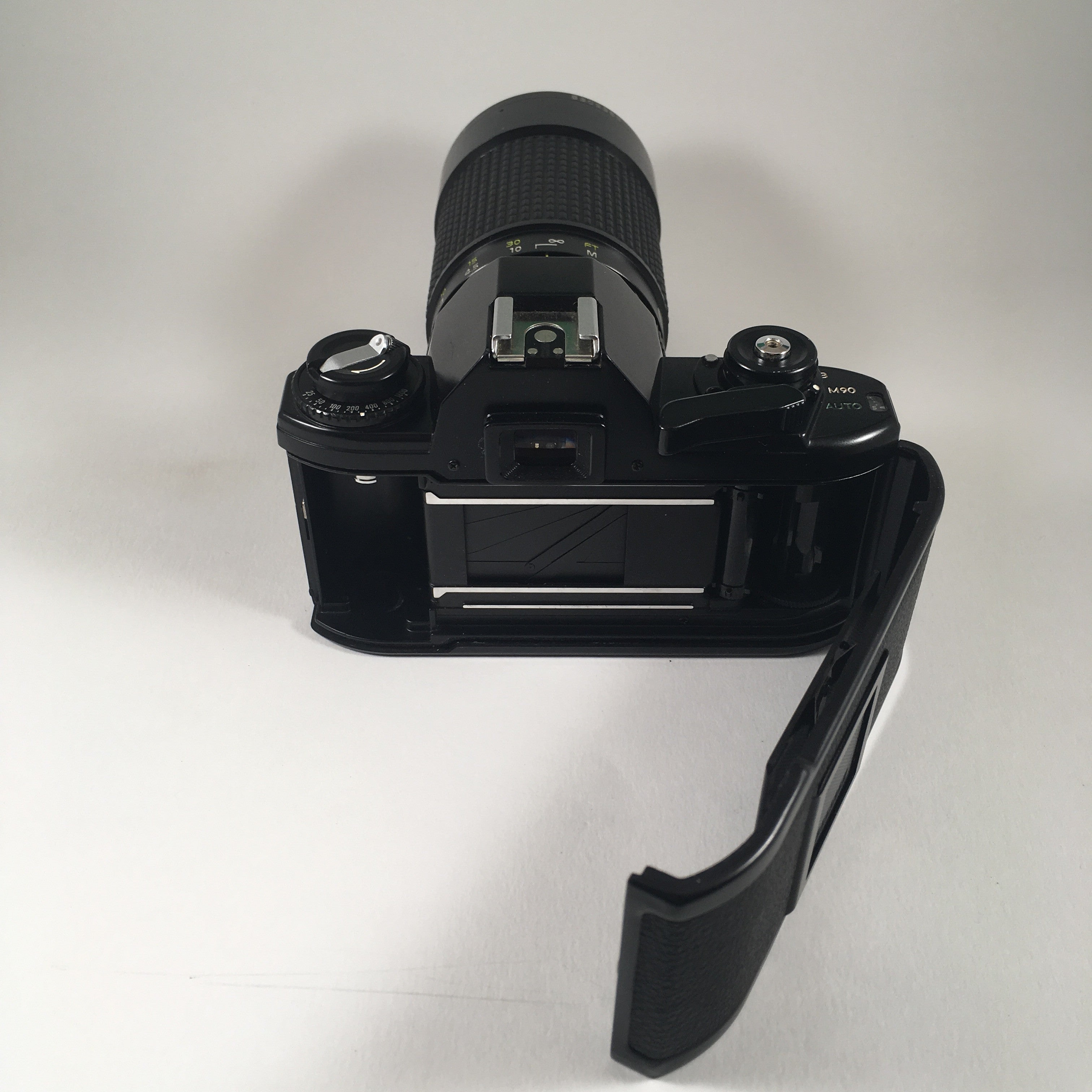 Nikon EM & Tokina 35-200mm 3.5-4.5