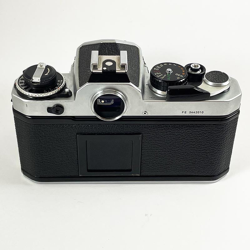 Nikon FE & 28mm 2.8