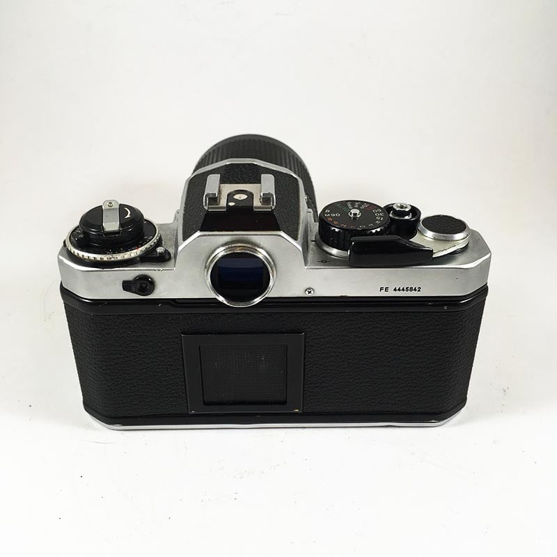 Nikon FE Chrome & Zoom Nikkor 35 105mm