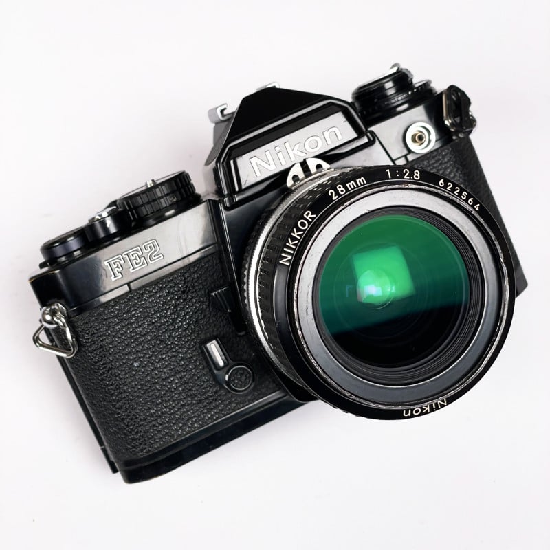 Nikon FE2 Noir & 28mm 2.8