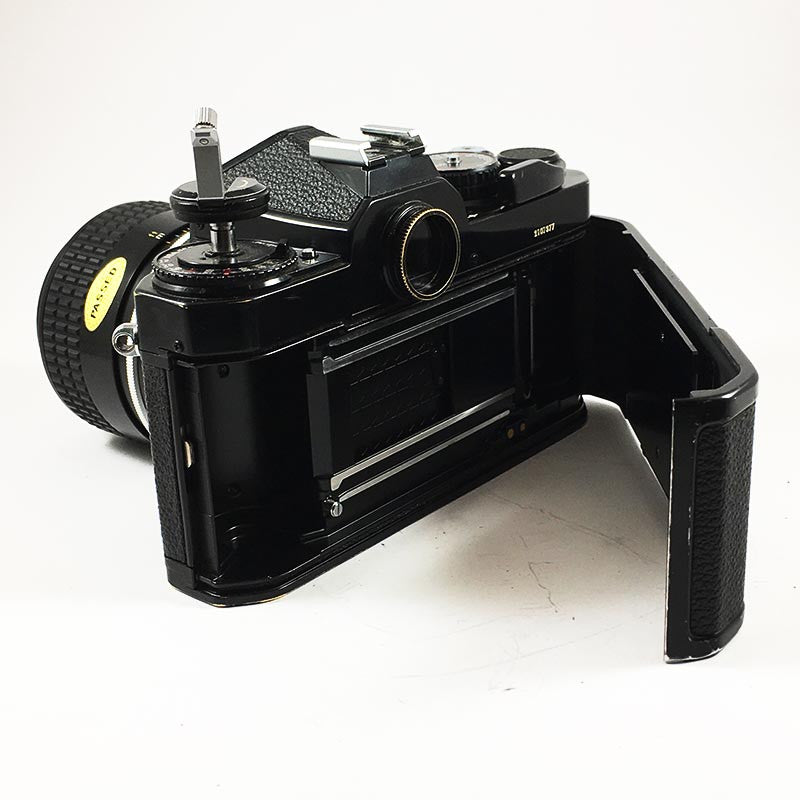 Nikon FE2 Noir & Nikkor 28mm 2