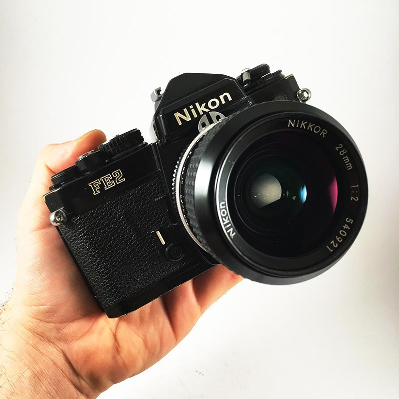 appareil reflex argentique nikon fe2 noir nikkor 28mm f2 35mm film
