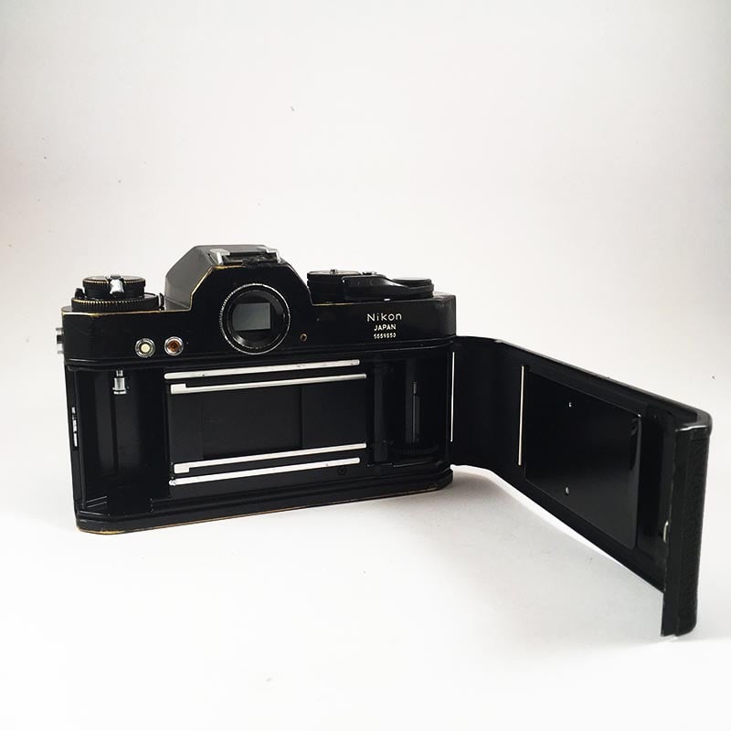 Nikon Nikkormat EL & Nikkor-H.C 50mm 2