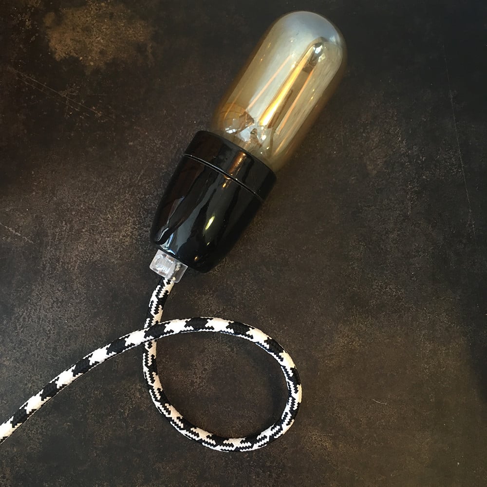 cable electrique couleur fil textile vintage tissu noir et blanc pied poule tache rond coloré luminaire lampe