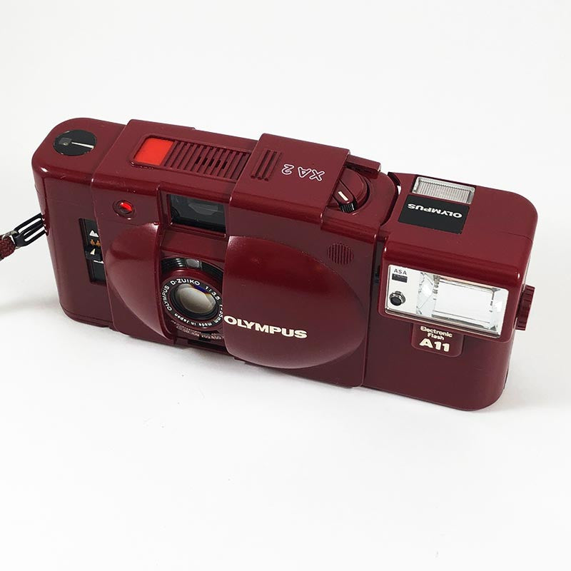 Olympus XA2 Rouge & Flash A11 35mm 3.5
