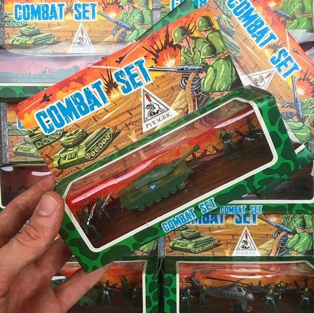 armée combat set soldat pyragric jouet 1980 plastique blister vintage hong kong