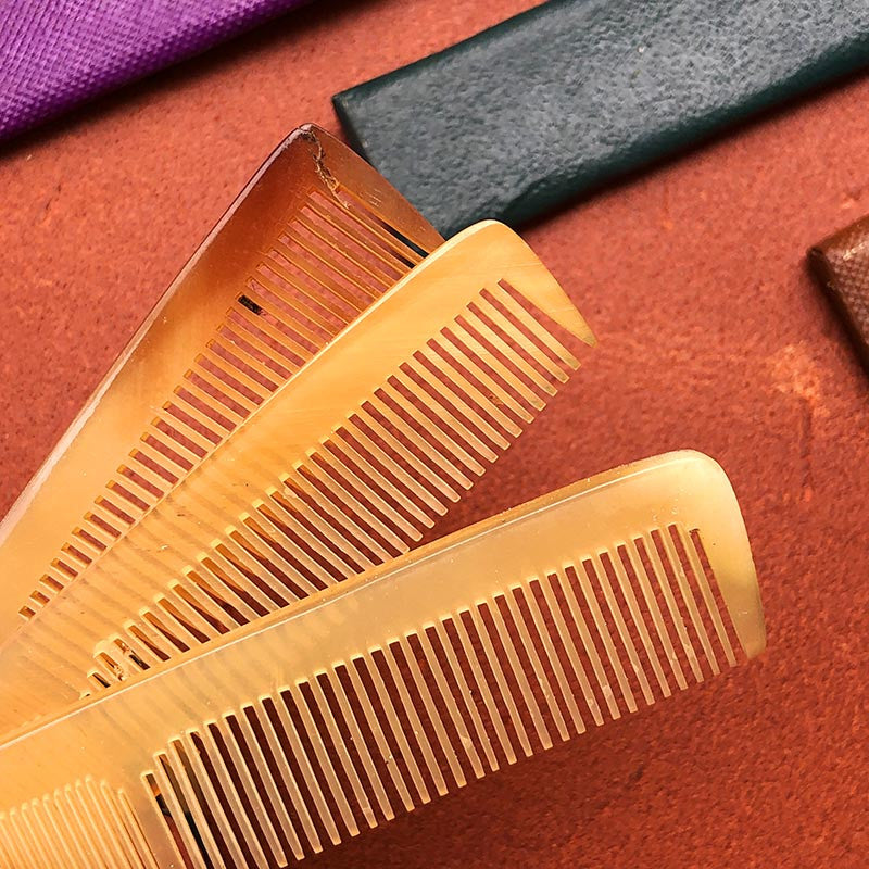 peigne en corne ancien 1930 1900 avec étui coloré vintage coiffure homme femme