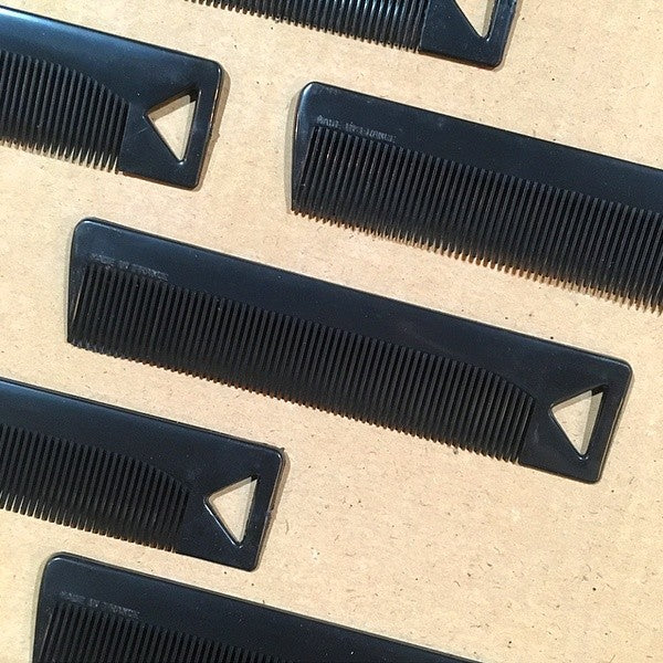 peigne ancien plastique oyonnax vintage look 1950 noir 1960