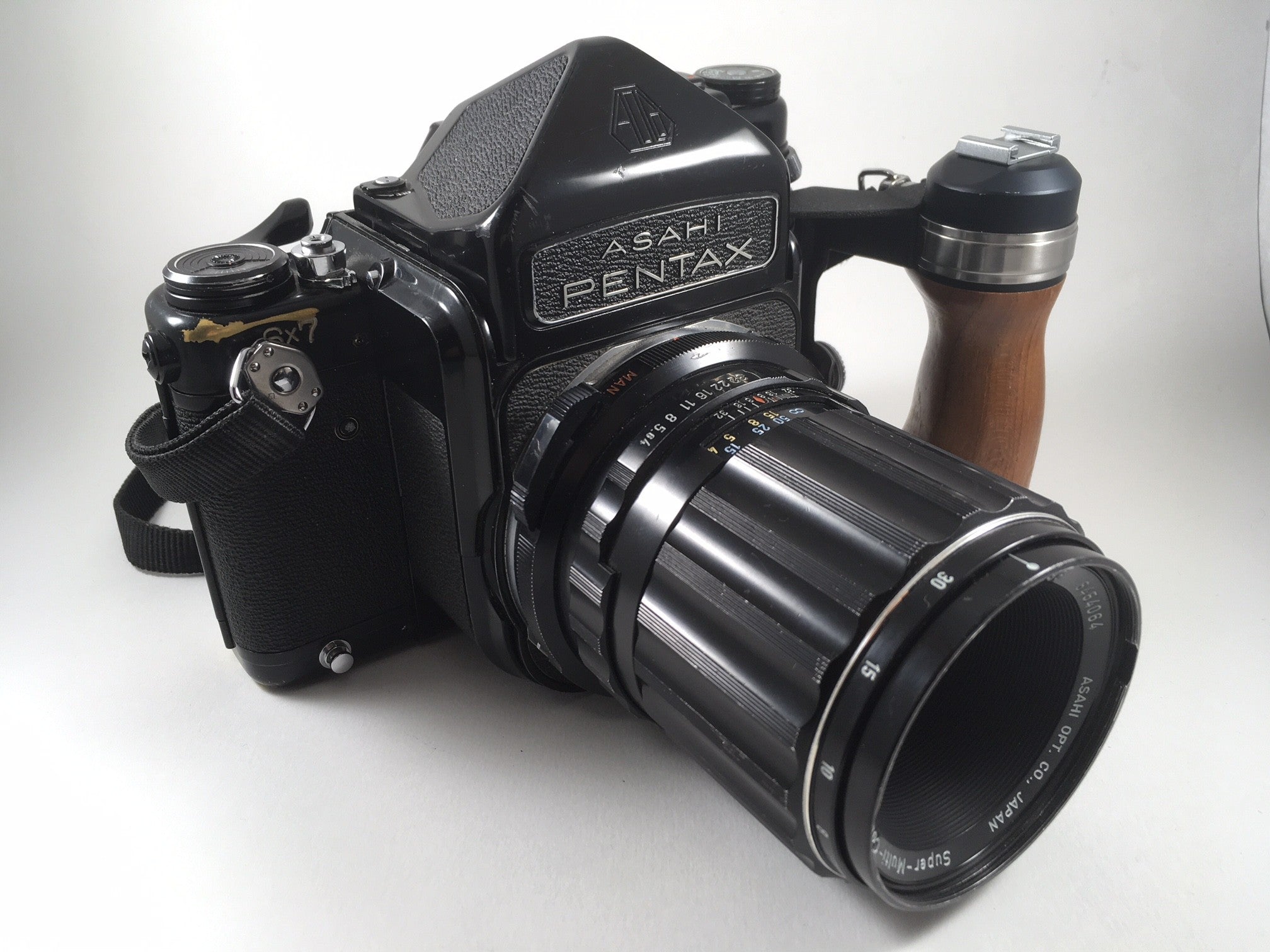 pentax 67 film 120 moyen format appareil photo argentique 1969 takumar 135mm 4 macro