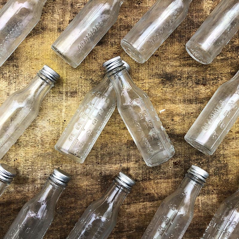 petit flacon ancien vintage laboratoire 30ml 1920 1930 verre gradué gradation transparent verrerie bouteille bouchon aluminium