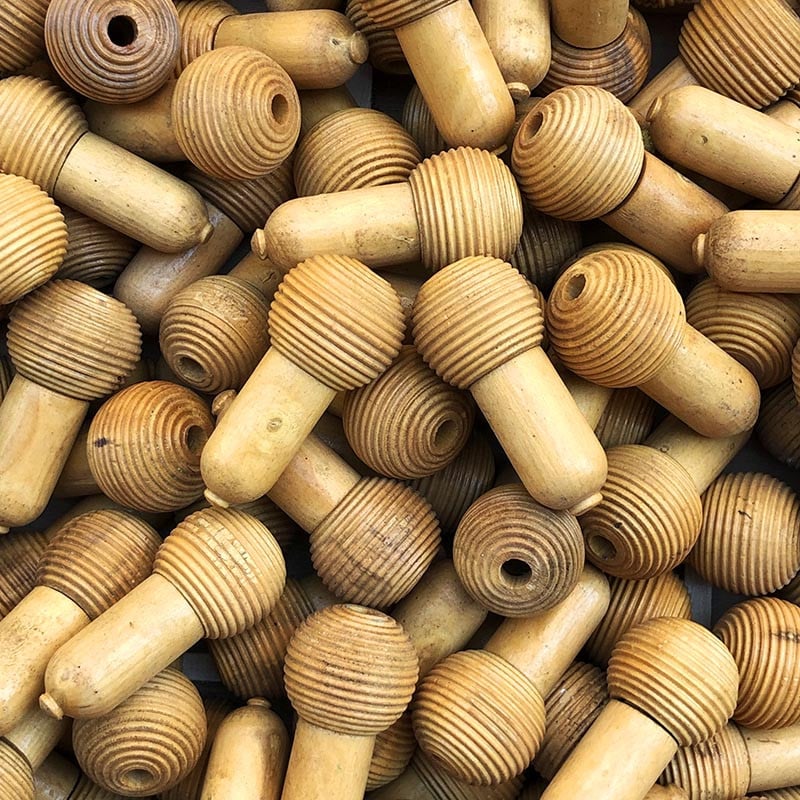 petit gland rideau lien perle boule bas en bois tourné du jura jurassienne ancienne vintage 1950 1960