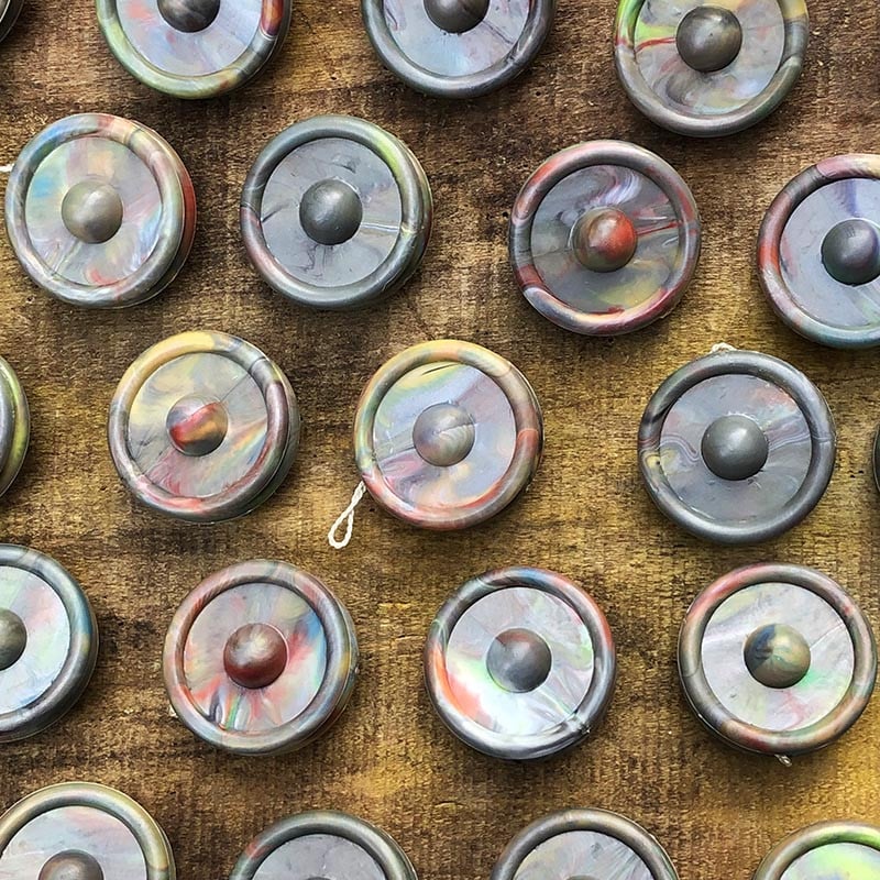 petit yoyo yo-yo plastique jeu fil rond fantaisie enfant jouet vintage 1960 1970