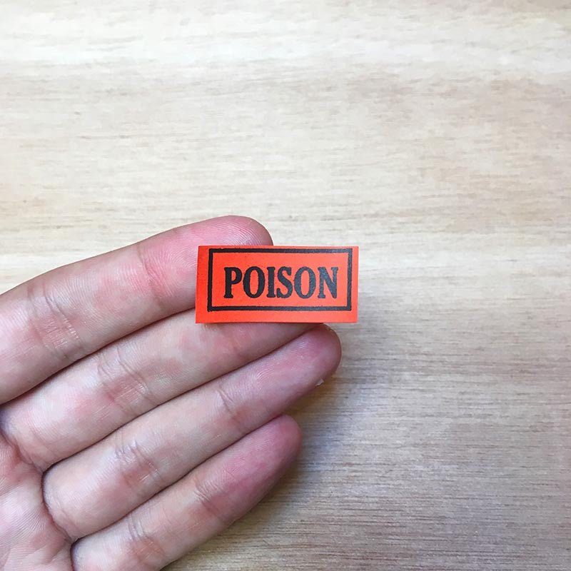 petite étiquette poison rouge ancienne pharmacie docteur hopital vintage 1920 1930 bouteille flacon