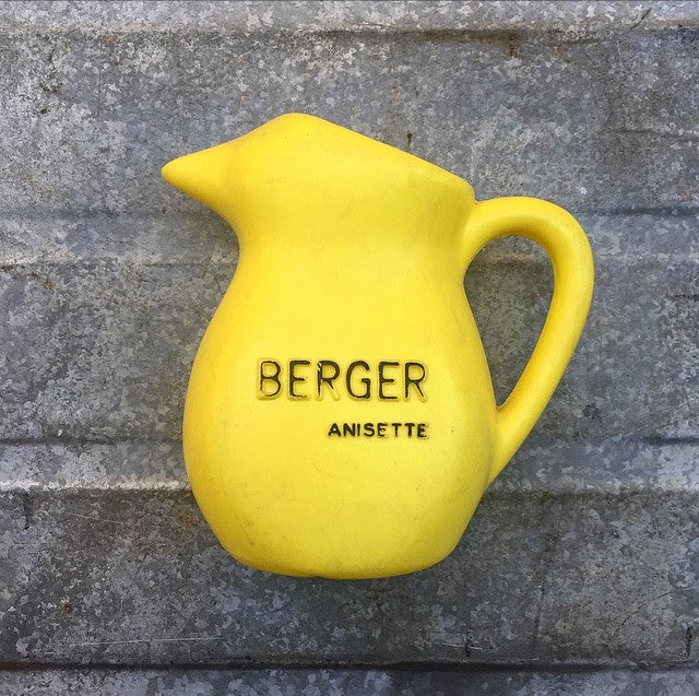 plastique pichet 1970 jaune berger anisette bar vintage