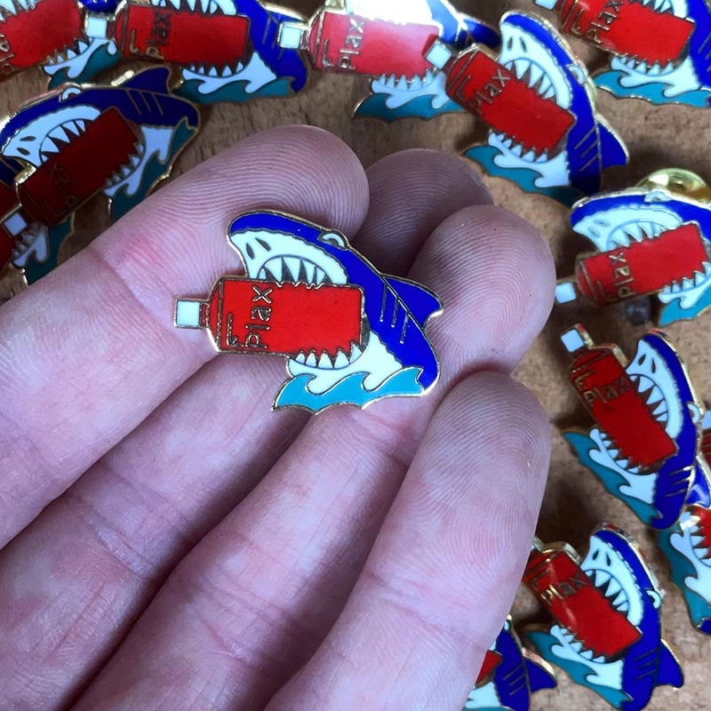 Pin's Dentifrice Plax Requin 1990