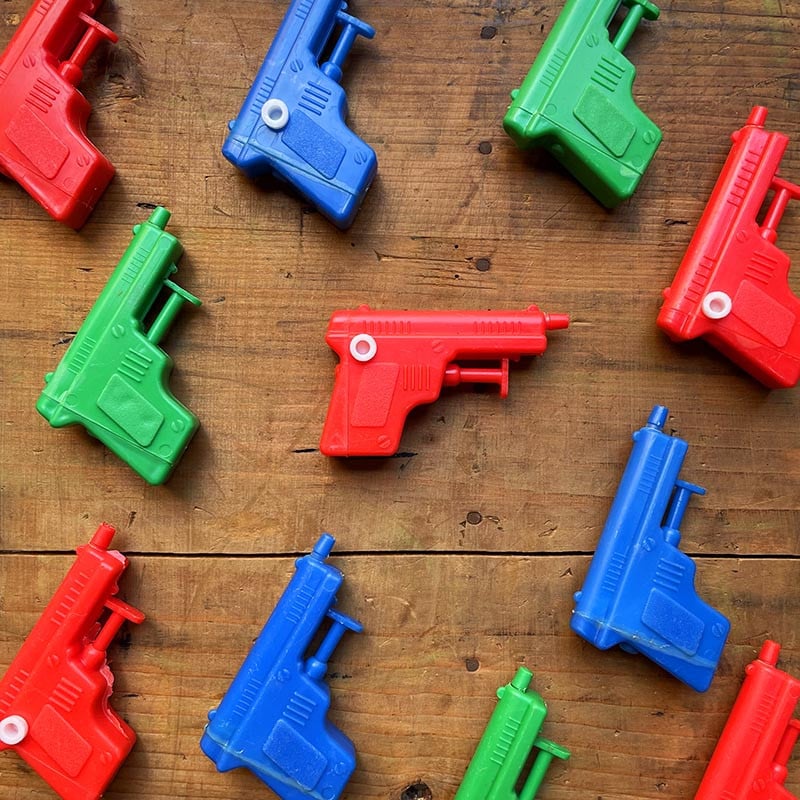 pistolet à eau en plastique jeu jouet de fete forraine forain ancien vintage 1990 coloré couleur