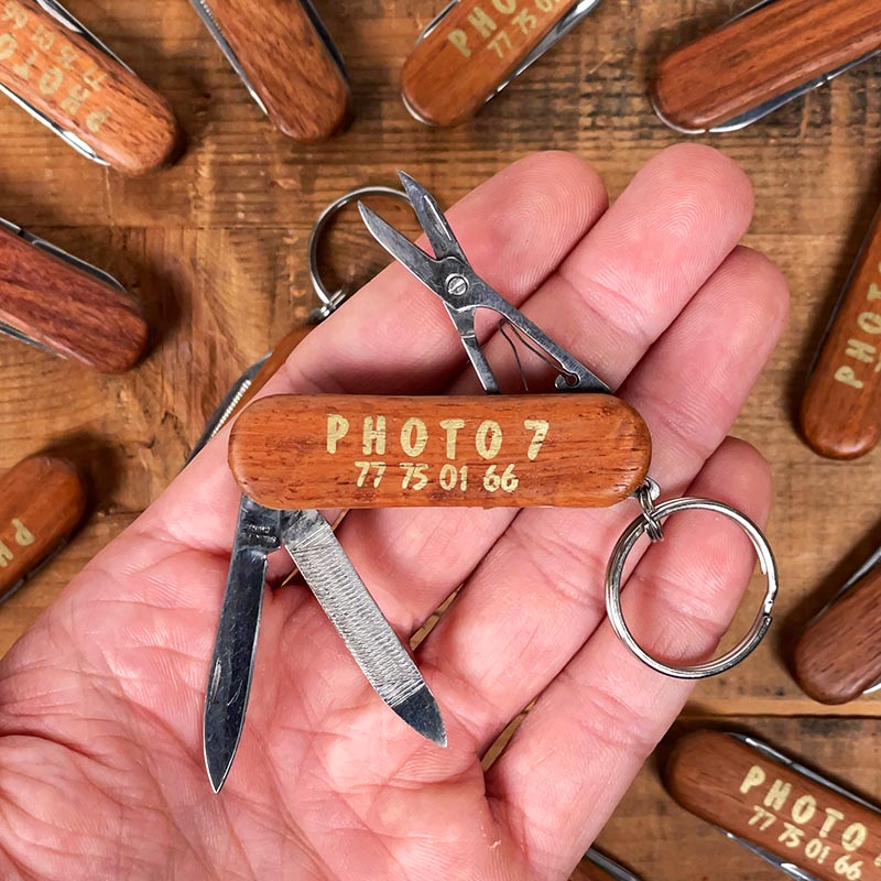 petit porte-clefs canif bois couteau suisse miniature publicitaire 1980 1990 Photo 7