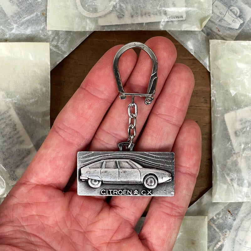 porte clefs citroen cx voiture ancienne garage lyonnais lyon 1980 courtois garage ancien vintage