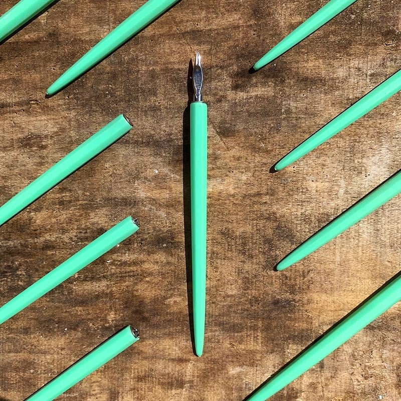 porte plume ancien vintage école écolier vert plumes écriture main encre la comtoise inoxydable 1960 1970