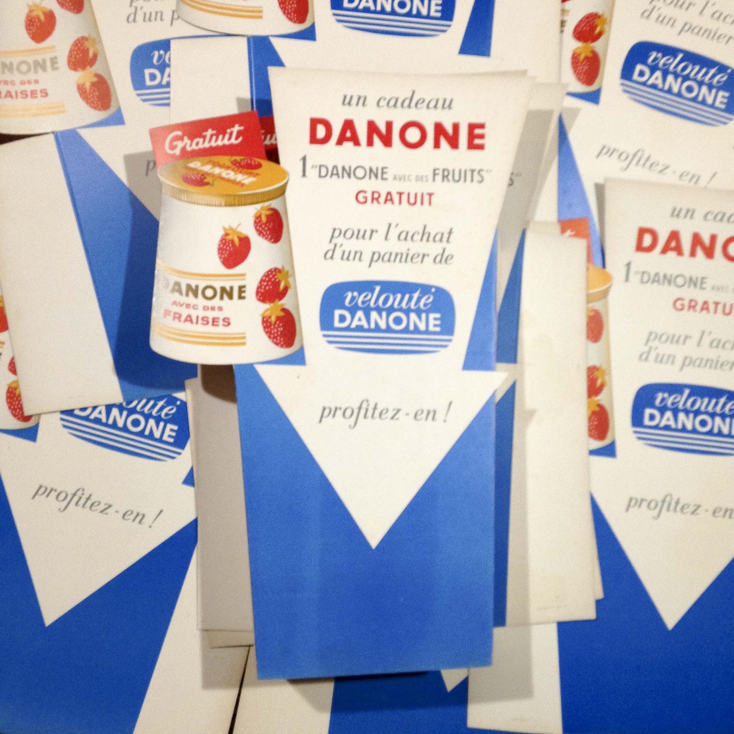 présentoir danone yaourt ancien vintage carton épicerie 1960