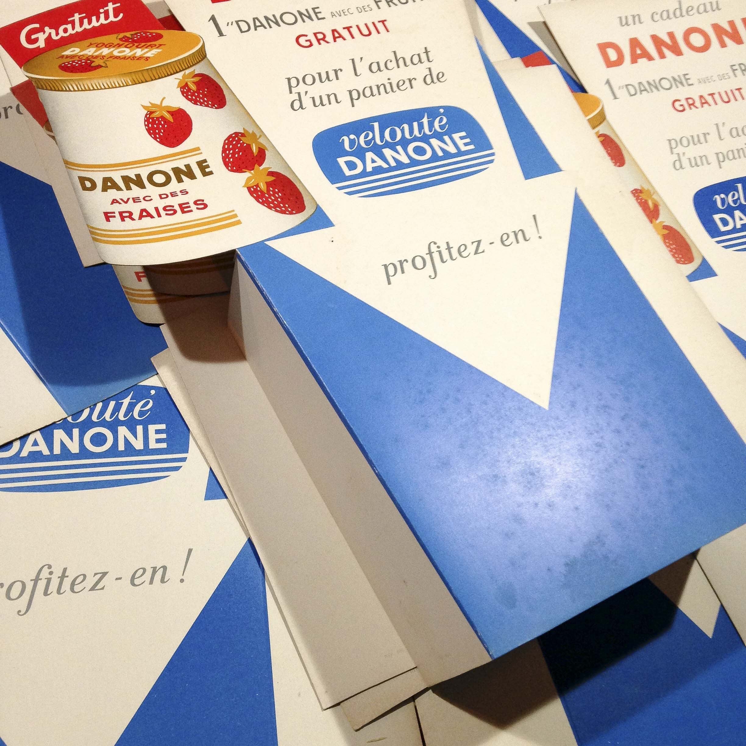 présentoir danone yaourt ancien vintage carton épicerie 1960