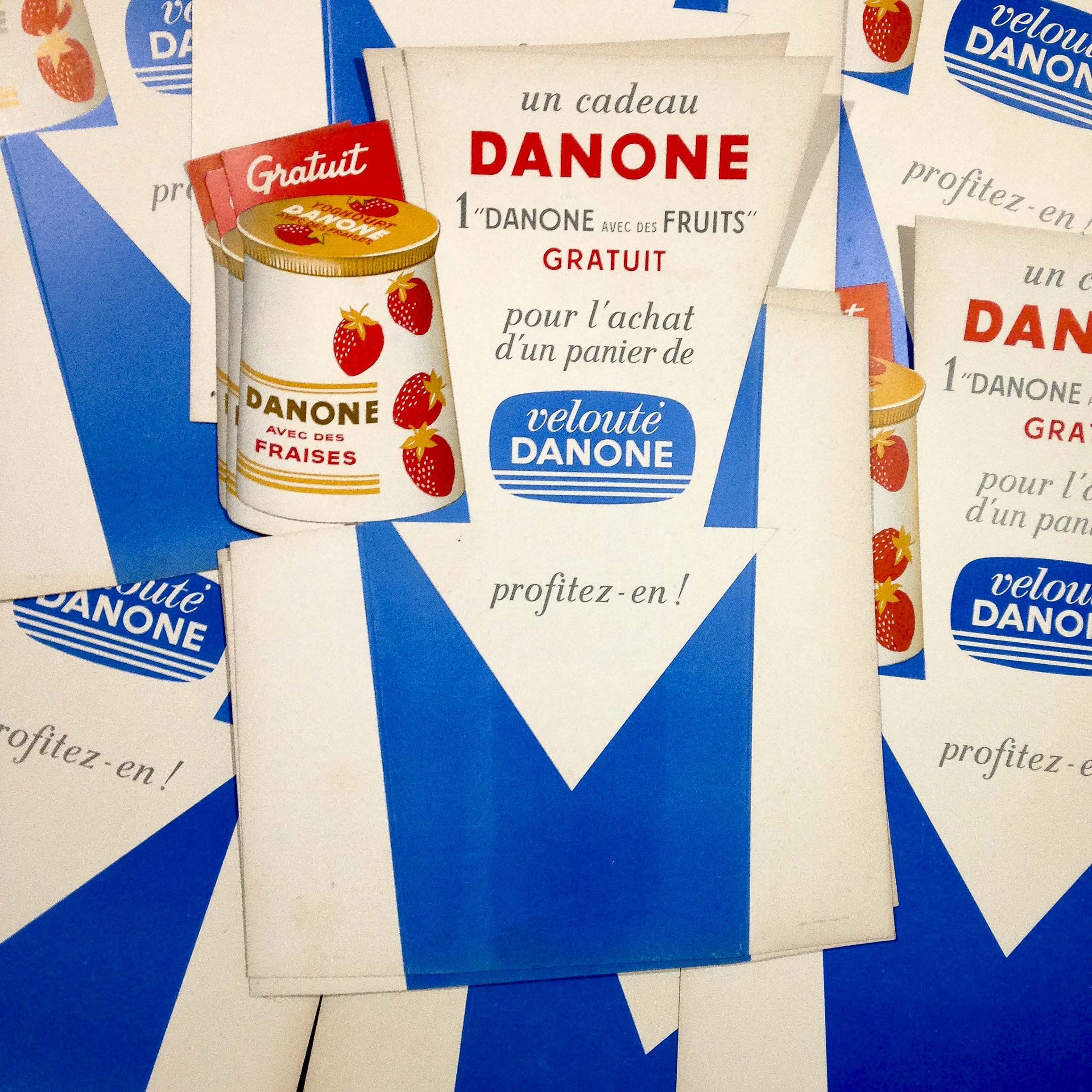présentoir danone yaourt ancien vintage carton épicerie 1960