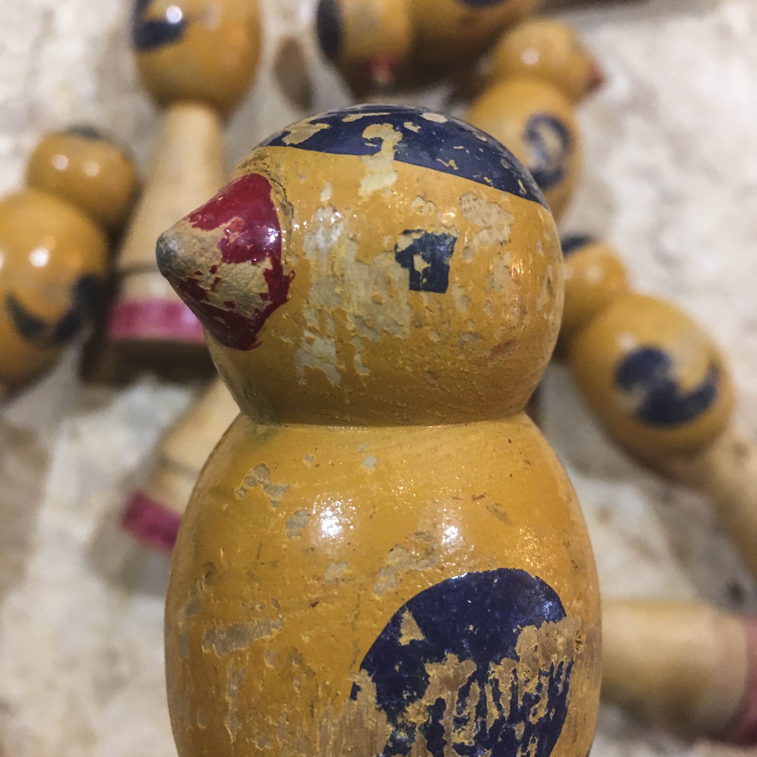 quille jeu jouet enfant oiseau jaune peint main 1950 1960
