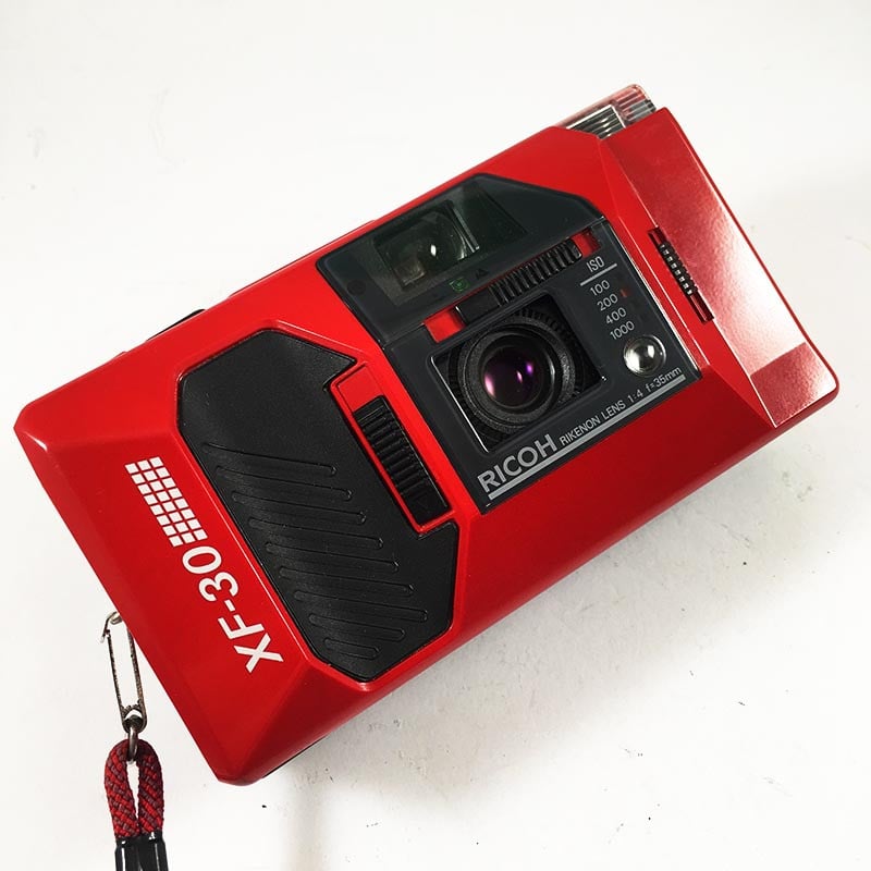 ricoh xf30 rouge 35mm f4 compact point and shoot ancien vintage flash 1985 argentique
