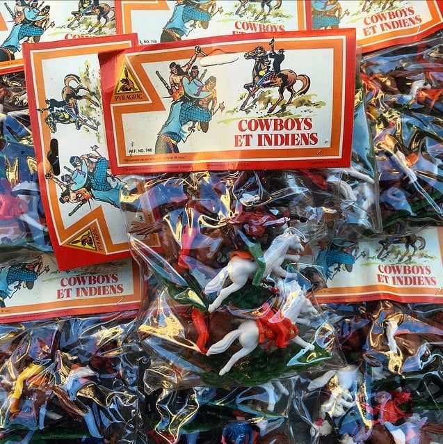 sachet cowboy cow-boys indiens pyragric jouet 1980 plastique blister vintage macau