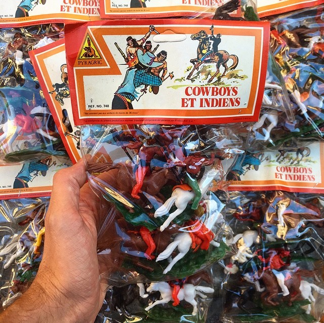 sachet cowboy cow-boys indiens pyragric jouet 1980 plastique blister vintage macau
