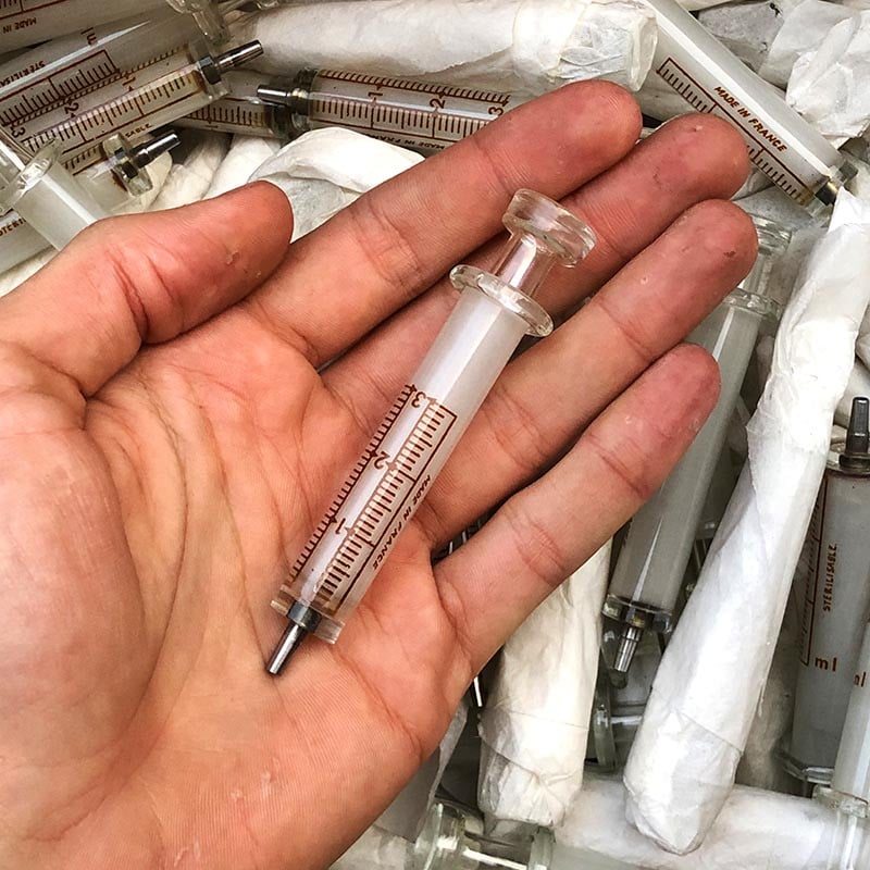 seringue hypodermique ancien vintage verre pharmacie 1950 1960 3ml 0.3cl docteur hopital ancien