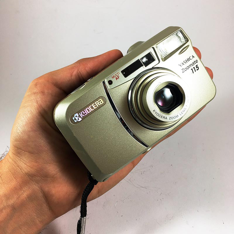 Pentax appareil argentique yashica kyocera 115 zoomate 38 115 35mm compact autofocus zoom ancien 2001