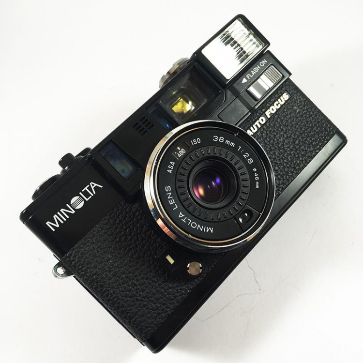 Minolta Hi-Matic AF2 Auto Focus 35mm Film Flash Camera w/Minolta Lens 38mm 1:2.8 46mm
