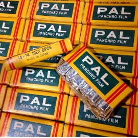 Pellicule Périmée PAL Panchro Film Format Petie vintage stock ancien miniature