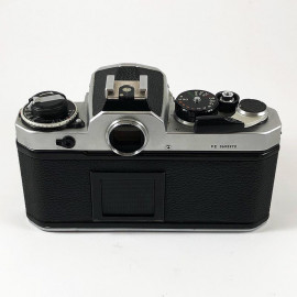 nikon fe nikon lens nikkor 50mm 1.8 35mm reflex analog film vintage analog camera reflex
