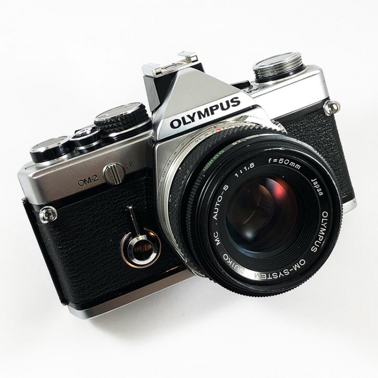 olympus om 2 om2 appareil photo reflex argentique zuiko 50mm 1.8 35mm film chrome