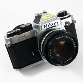appareil reflex argentique nikon fe2 chrome 50mm 1.8 series e 35mm film