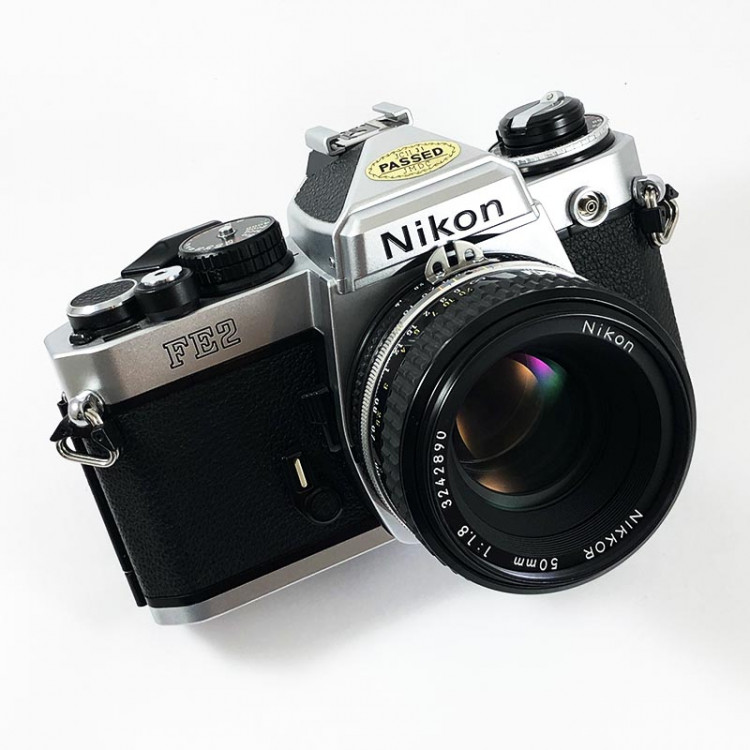appareil reflex argentique nikon fe2 chrome nikkor lens 50mm 1.8 35mm film