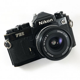 Appareil argentique ancien Nikon FE2 noir film pellicule 35mm optique objectif series e 28mm 2.8
