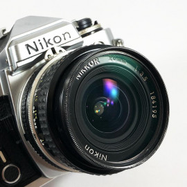 nikon fe nikkor 20mm 3.5 appareil argentique ancien reflex 35mm 135 chrome très grand angle