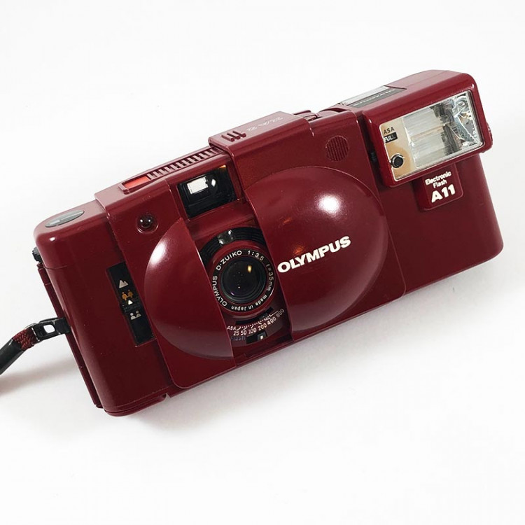 olympus xa2 rouge édition limitée d. zuiko 35mm 3.5 135 compact appareil argentique film flash a11 coffret