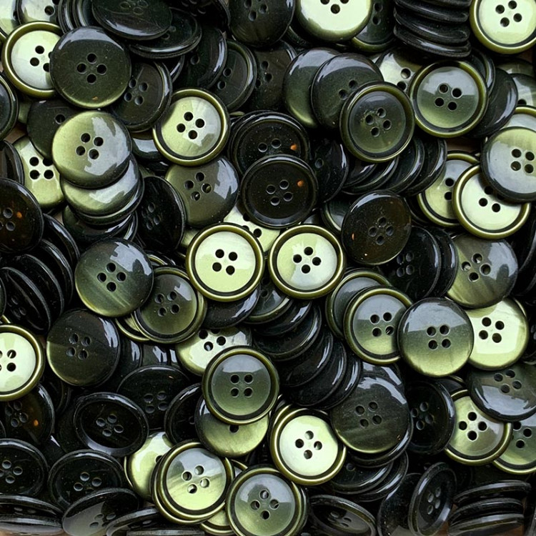 bouton ancien plastique à rebord vert olive transparent translucide vintage 1970 1980 4 trous 20mm