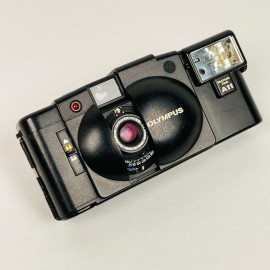 olympus xa2 d. zuiko 35mm 3.5 135 compact appareil argentique film flash a16 noir