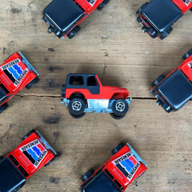 voiture miniature ancienne jeep renegade rouge fabriqué en france 1990 1980
