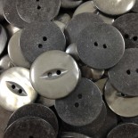 bouton gris oeil fente ancien vintage mercerie plastique 22mm 1960