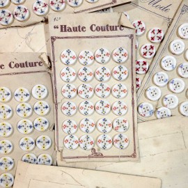 24 white flowers antique vintage haberdashery buttons 1930 20mm