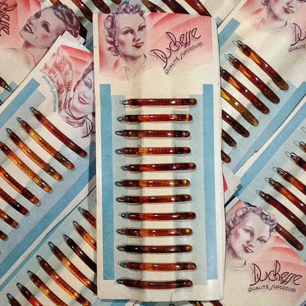 carte barrettes plastique oyonnax duchesse qualité supérieure cheveux mercerie vintage 1950