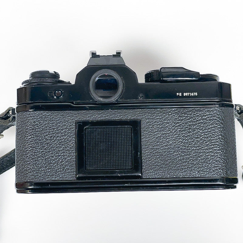 nikon fe noir reflex 50mm f 1. ancien vintage appareil photo photographie argentique pellicule film 24x36 135 35mm